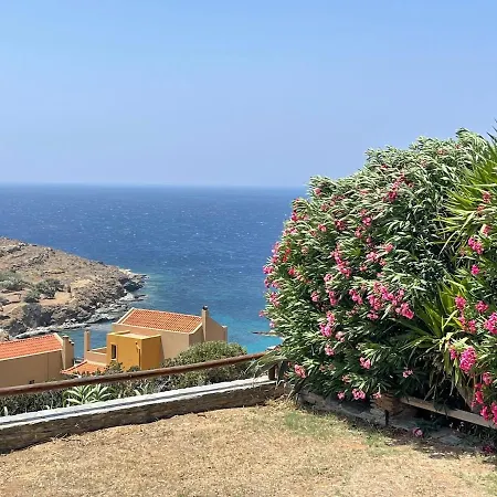 Cleopatra Villa Batsi (Andros)