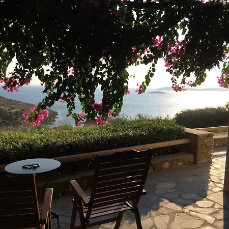 Cleopatra Villa Batsi (Andros)